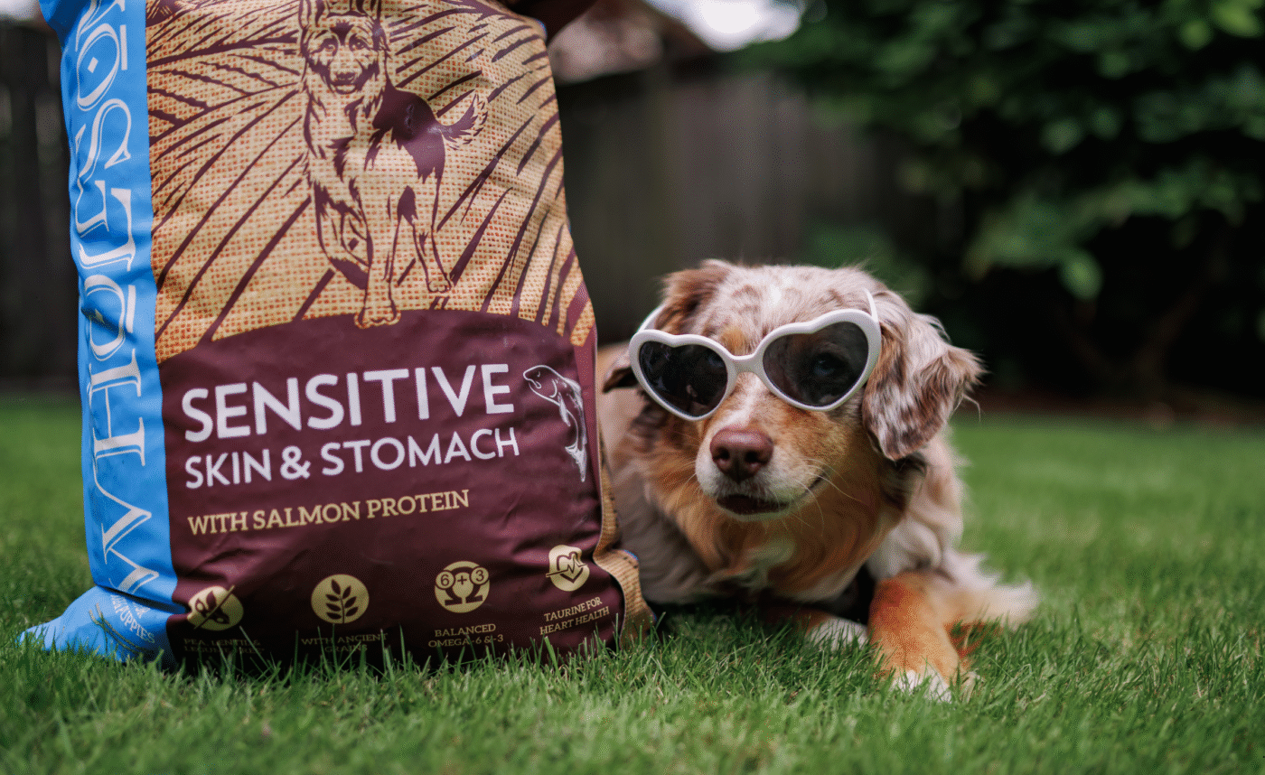 Sensitive skin and stomach with salmon protein and added taurine for heart health